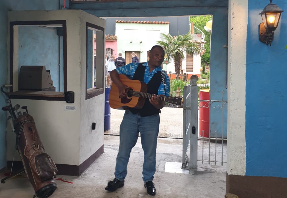 Cubaanse zanger gitarist Leonardo